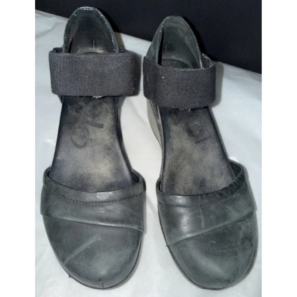 OTBT Wander Out Sandals 8M Black Leather Wedge Elastic Ankle Strap Comfort